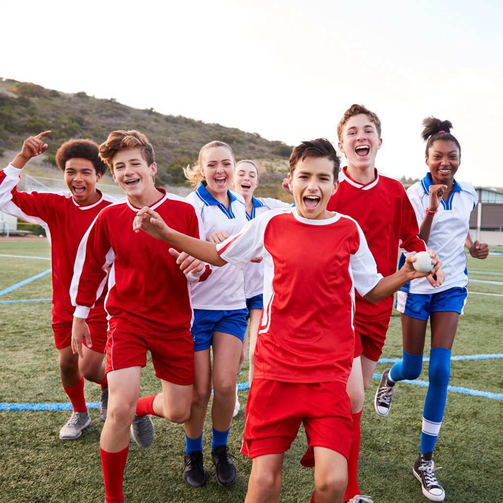 Le ܳ-êٰ plan éducatif, Adolescent qui jouent au soccer
